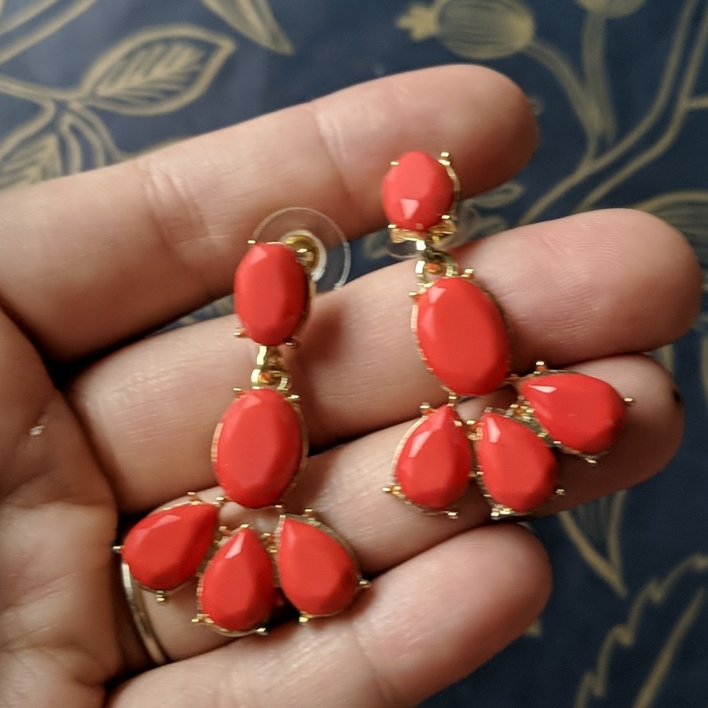 Nwot coral statement fan earrings oval chandelier